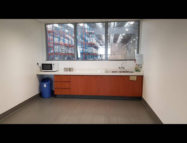 530M² OFFICE TO LET IN KRAAIFONTEIN INDUSTRIA